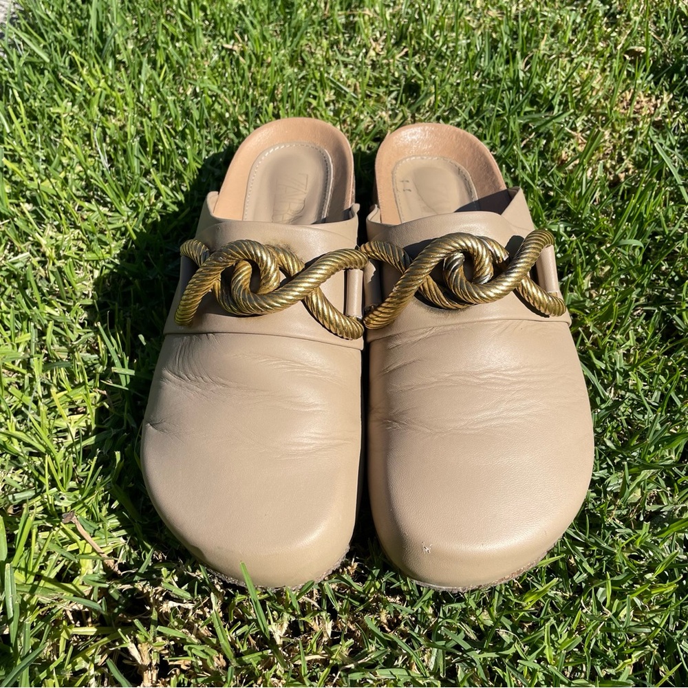Zara Metal Link Buckle Genuine Leather Clogs Mules Sandals in Tan Size 8